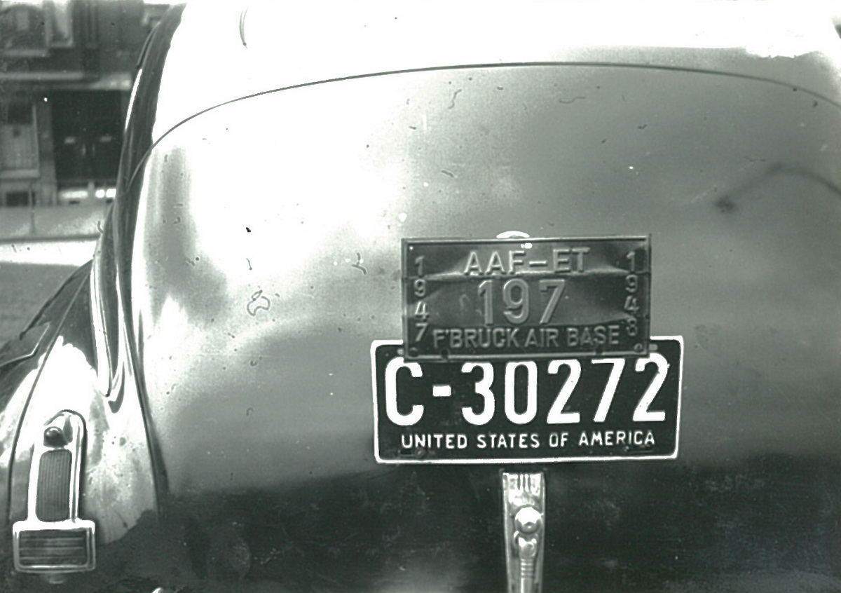 (D)(USfD_46-49)_C-30272_(w-b)_(+F'Bruck_airbase_pass)_UScar-vbKS
