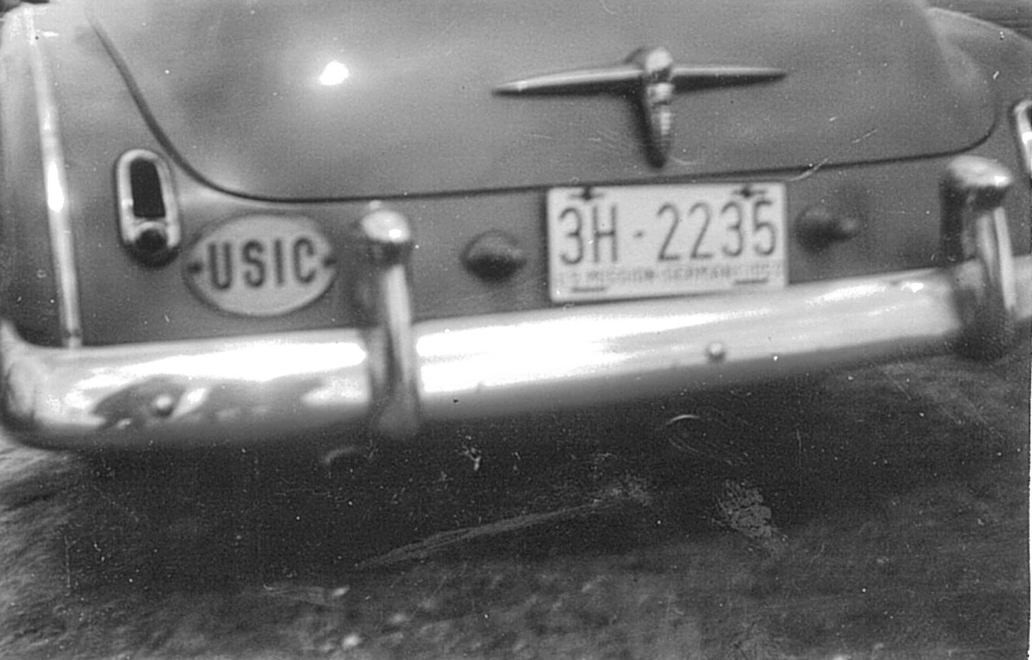 (D)(USfD_53-54)(Berlin_US_High_Commission)_3H-2235_(g-cr)_(USIC_oval-U-S-_Information_Centers)_UScar-vbKS