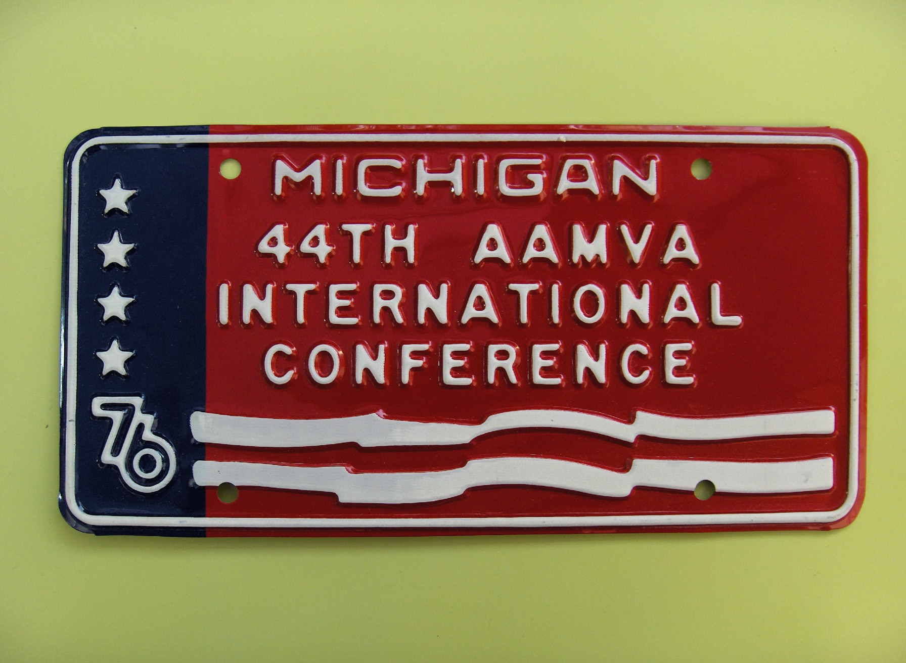 MI_VARIOUS_1976-1976_AAMVA_SOUVENIR_PL_FROM_1975-1979_BASEPLATE_FB