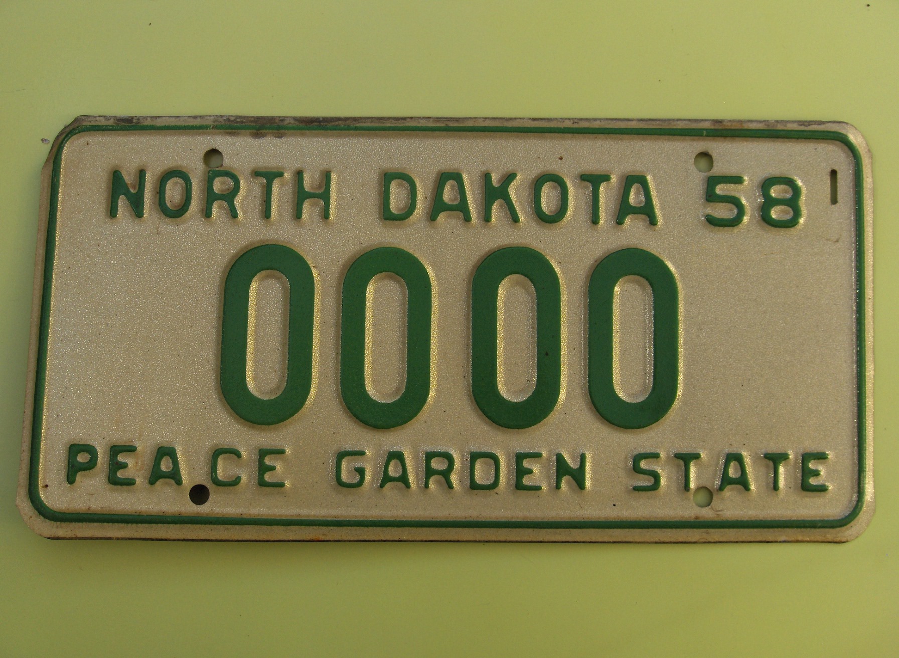ND_SAMPLE_1960-1961-1_TYPE2_FULLY_REFLECTIVE_OPAQUE_GREEN-OFF-WHITE_BACKGROUND